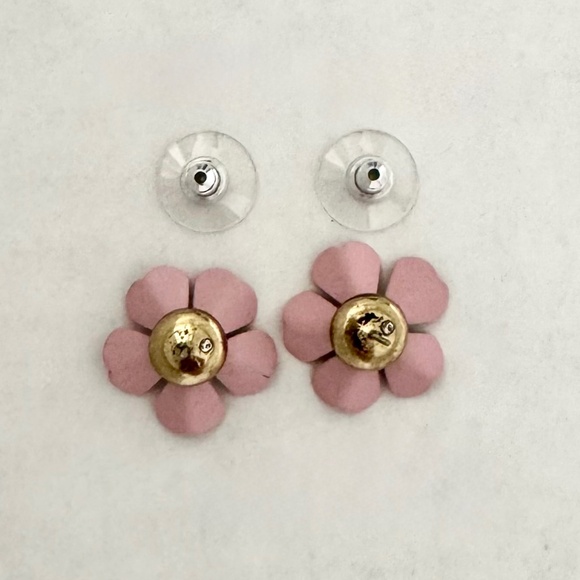 🌸Vera Wang Simply Vera Pink 3D Flower Earrings Stud NWT - Picture 2 of 4